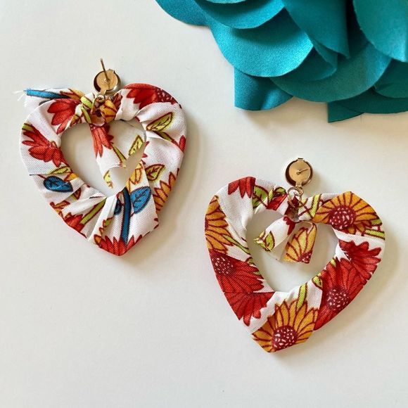 Fabric Covered Heart Dangle Earrings, Pierced, Sunflowers, Large, NEW - Picture 2 of 3